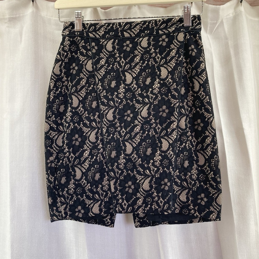 Express Cream Black Lace Overlay Skirt Women's Mini Size 00 Club Date Night